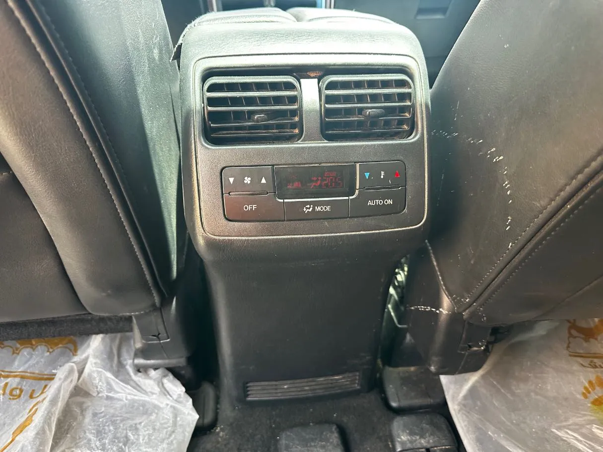 Car image 25
