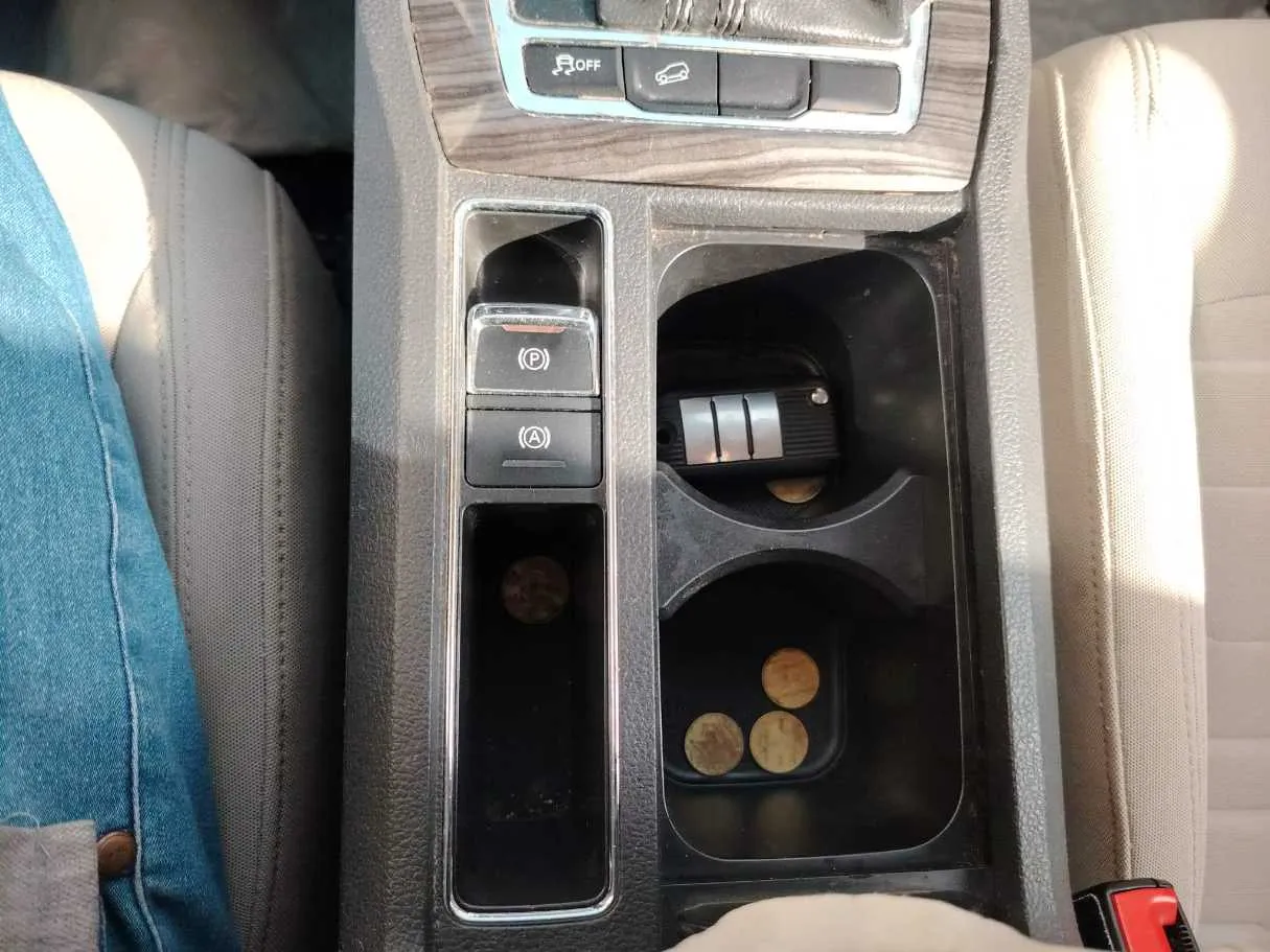 Car image 26