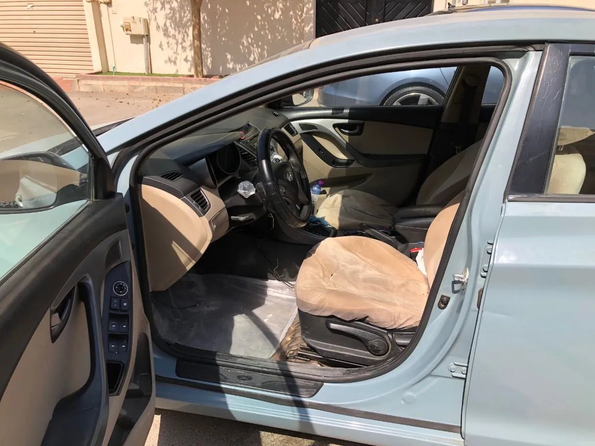 Car image 11