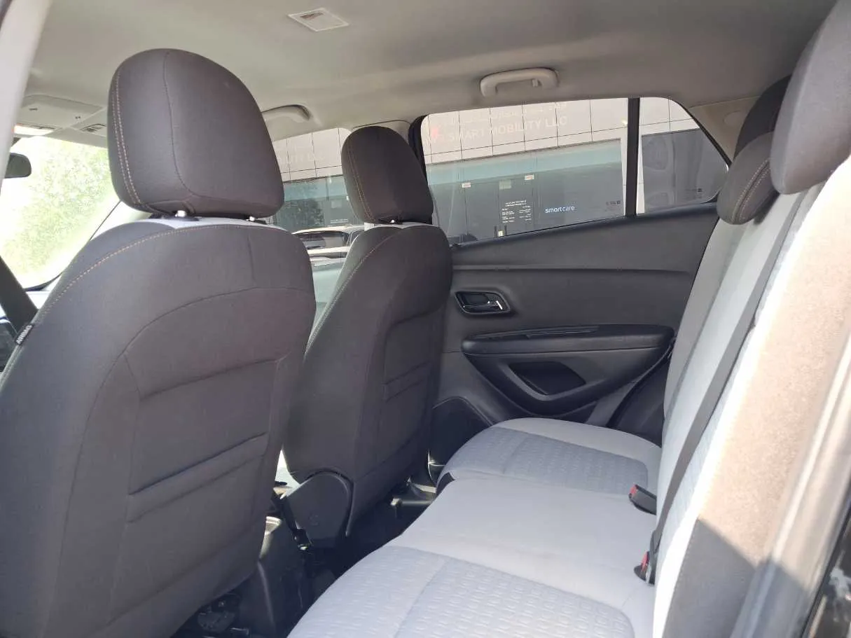 Car image 13