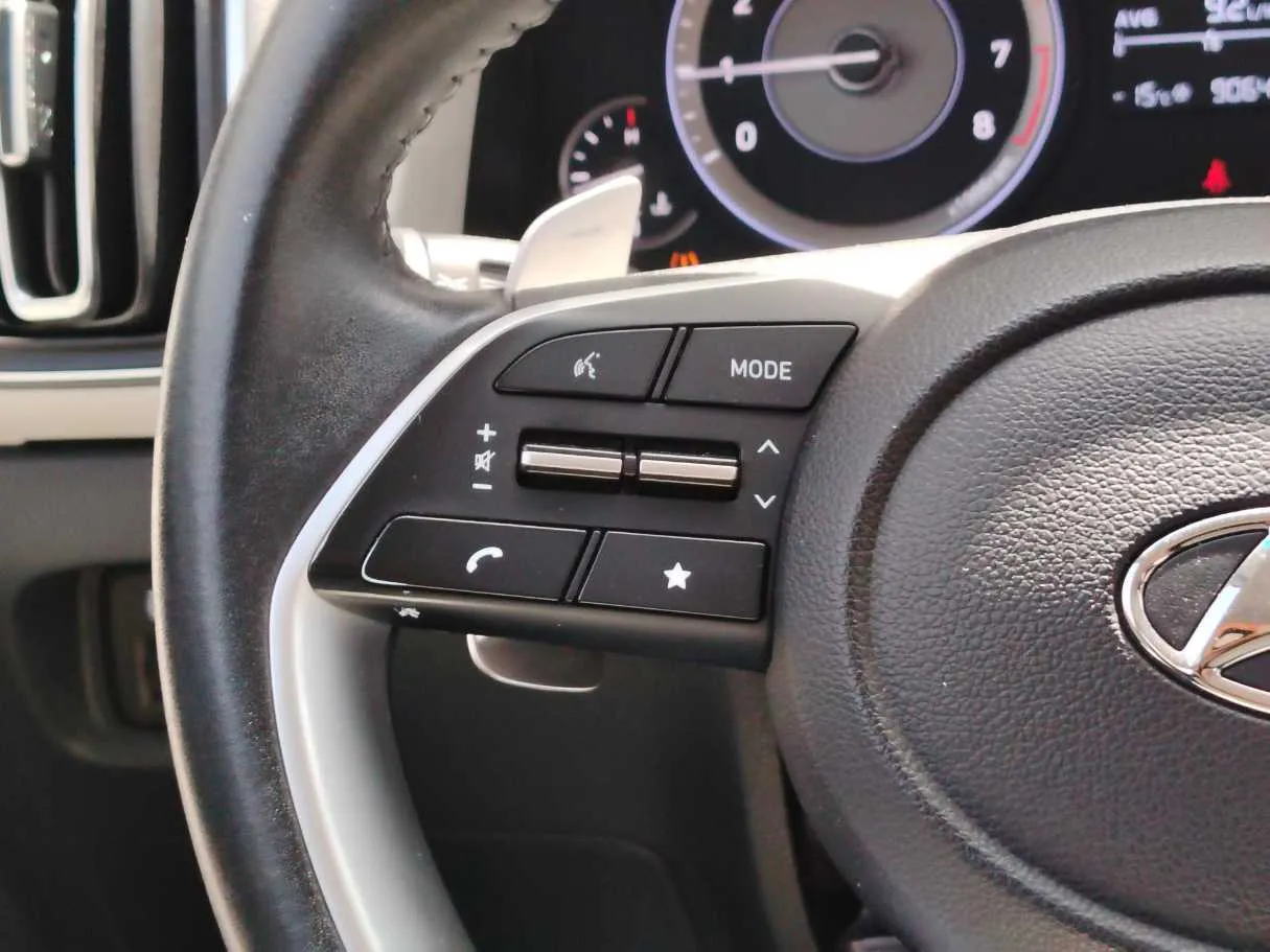 Car image 26
