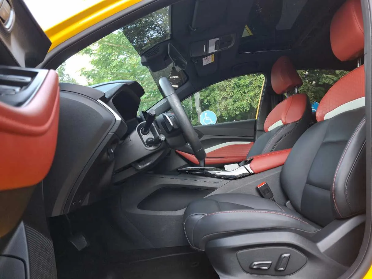 Car image 12
