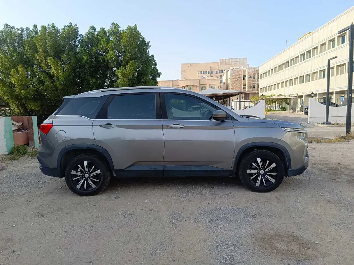 Car image 4