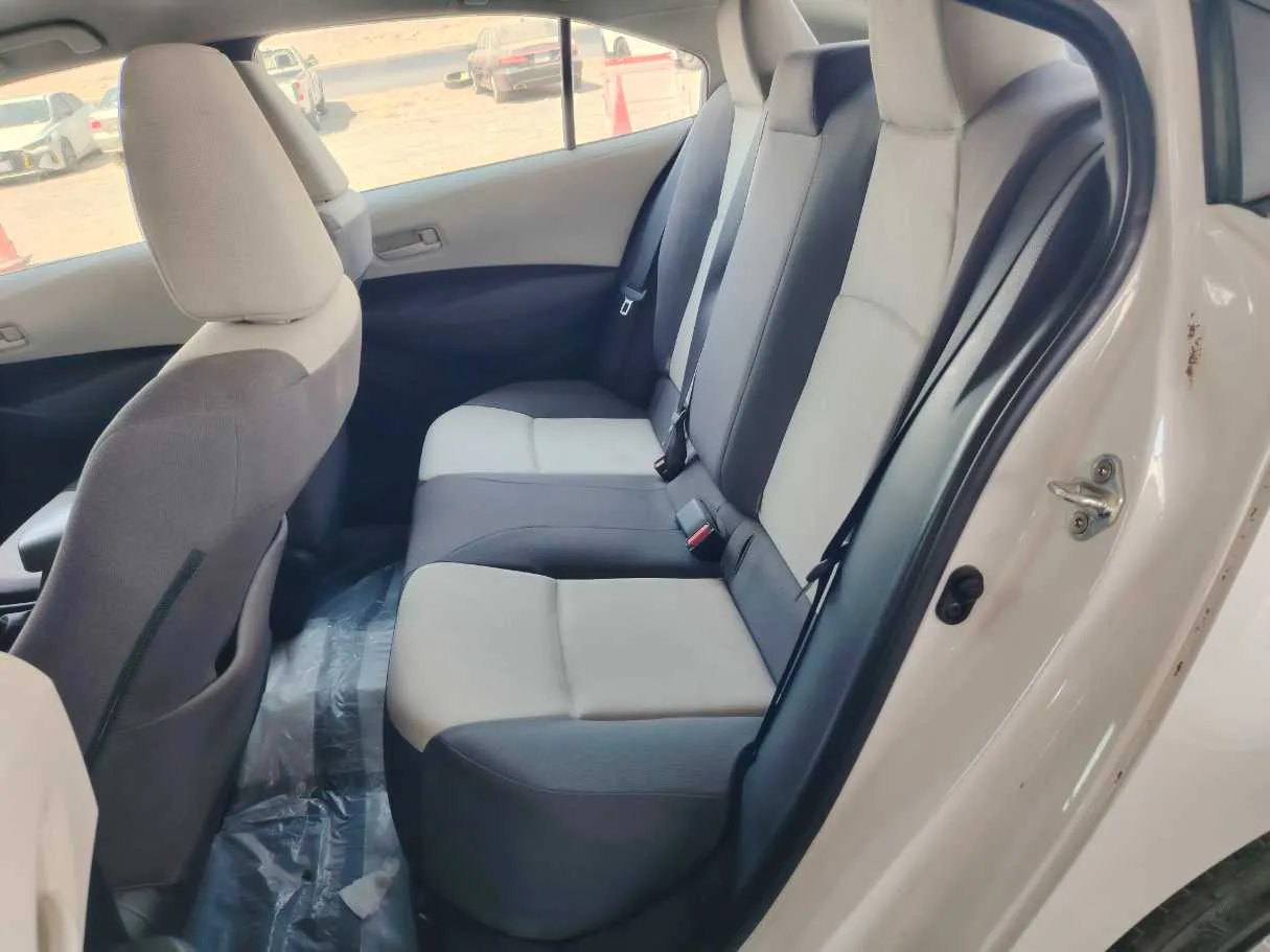Car image 18