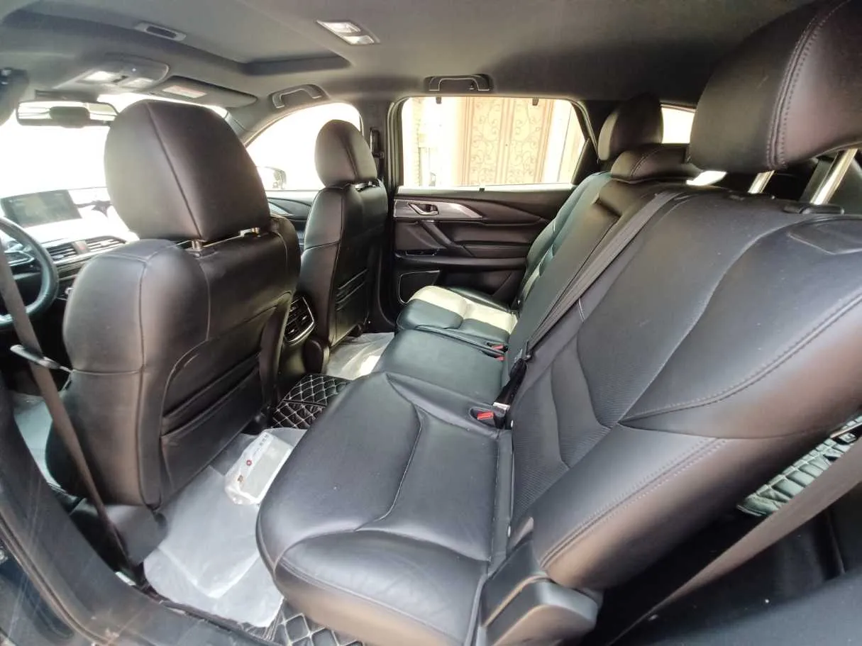 Car image 12
