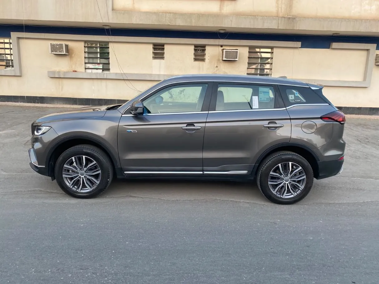 Car image 8
