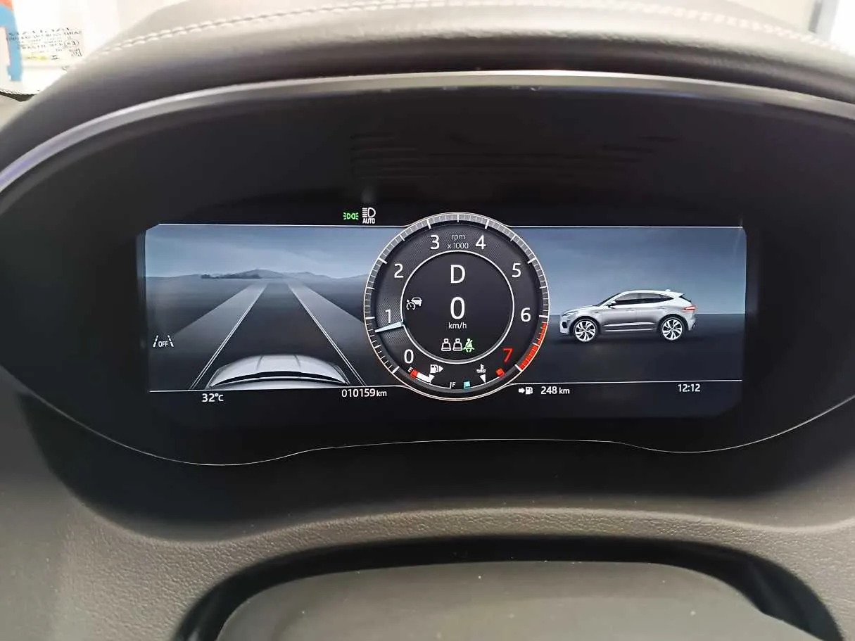Car image 18