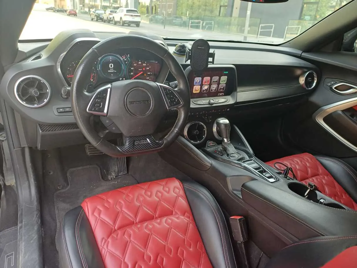 Car image 11
