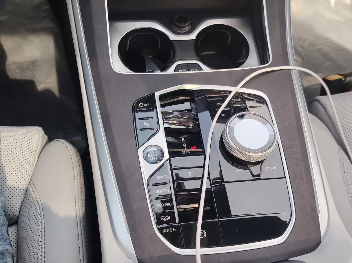 Car image 21