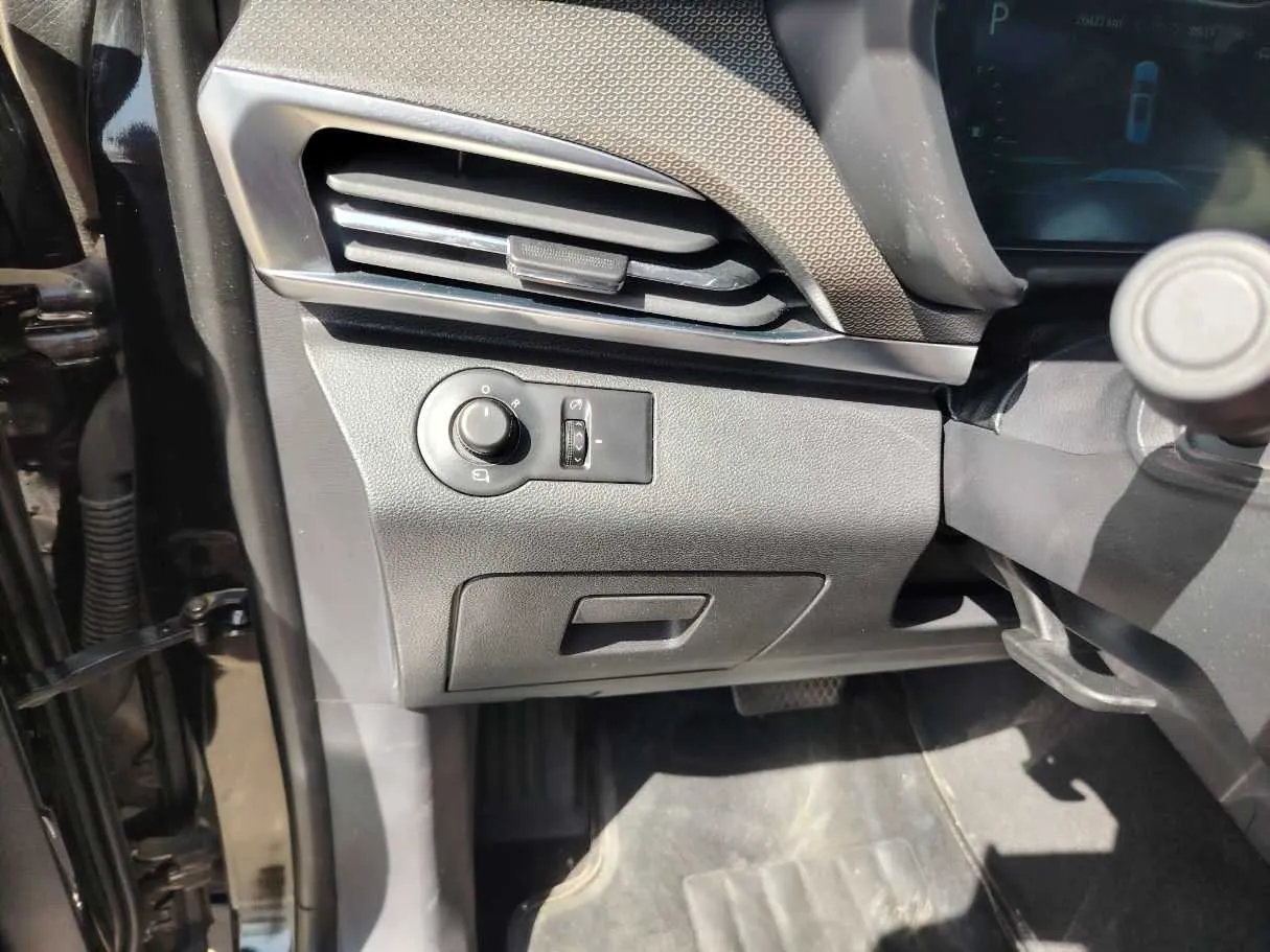 Car image 27