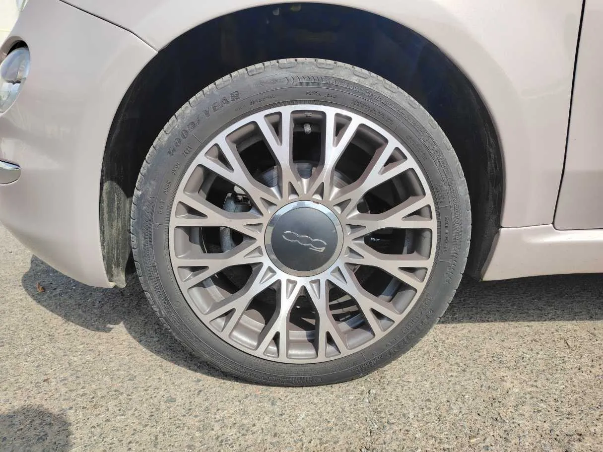 Car image 9