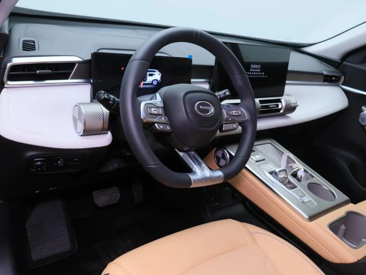Car image 4