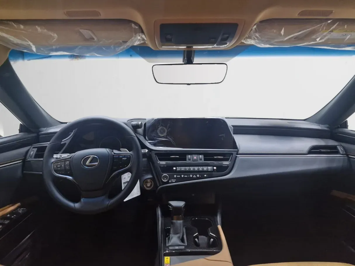 Car image 9