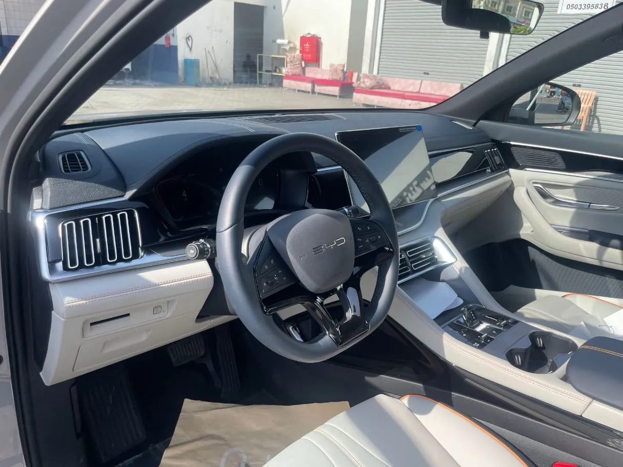Car image 13
