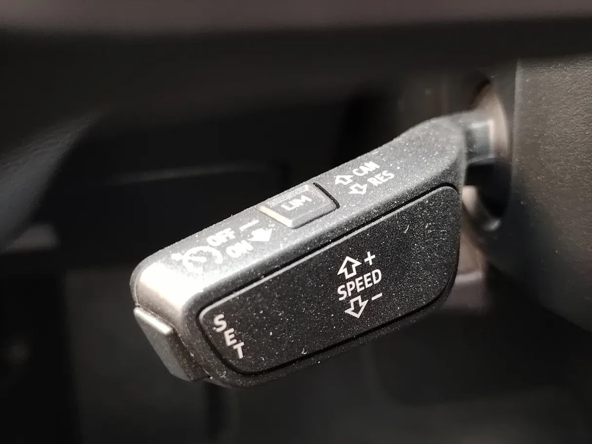 Car image 32