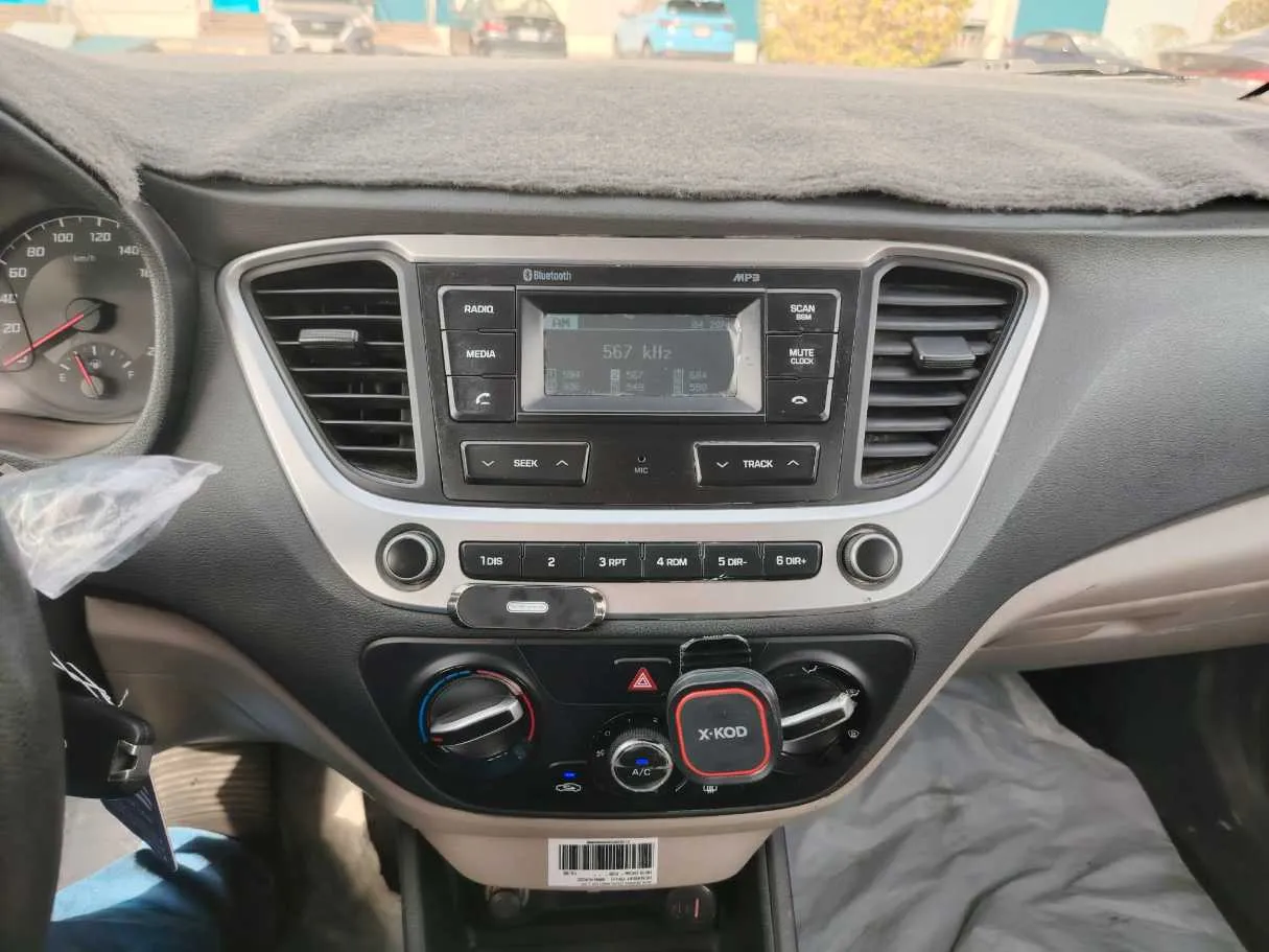 Car image 27