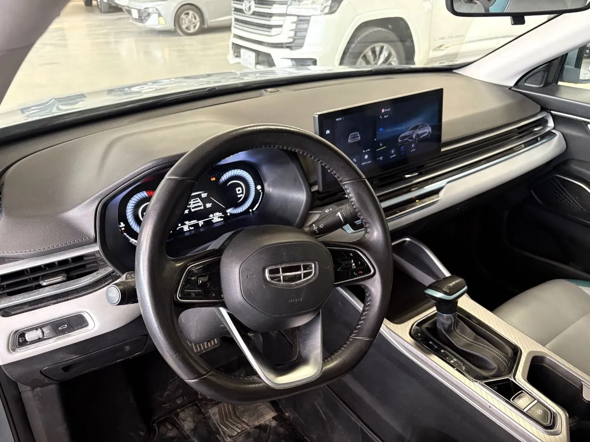 Car image 11