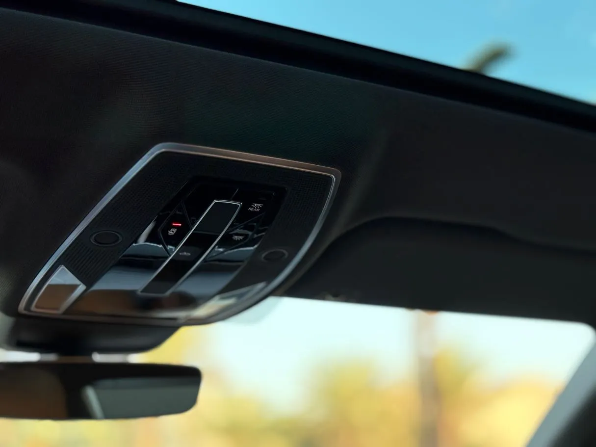 Car image 32