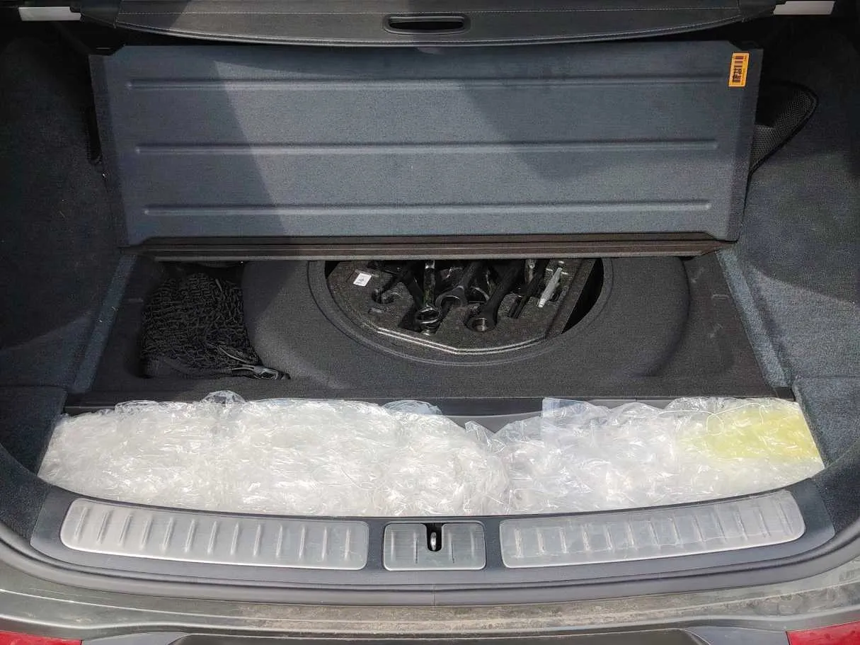 Car image 32