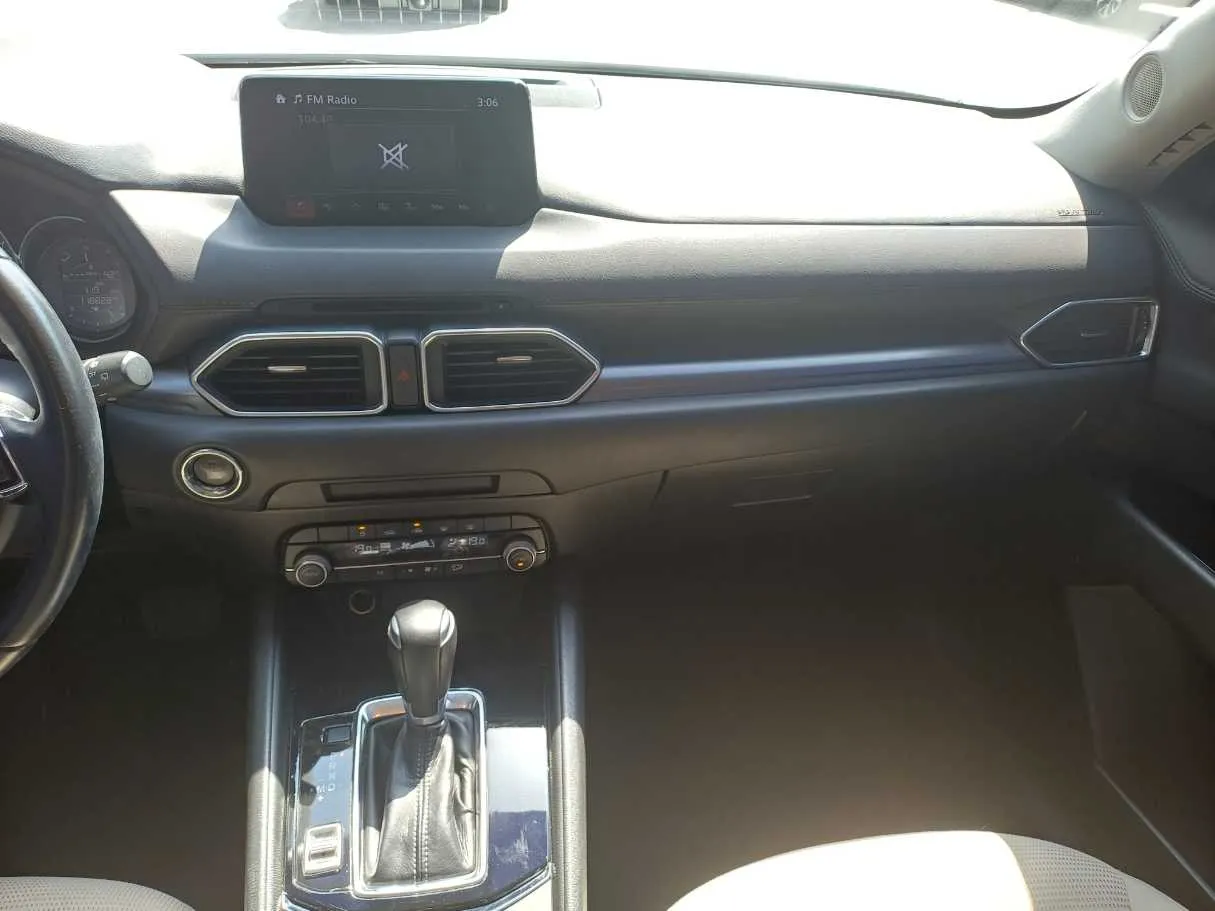 Car image 16