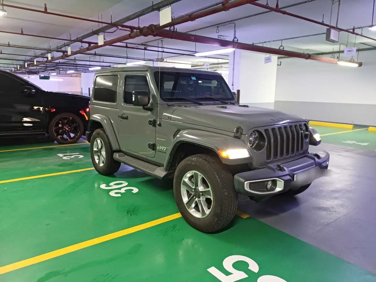 Car image 3