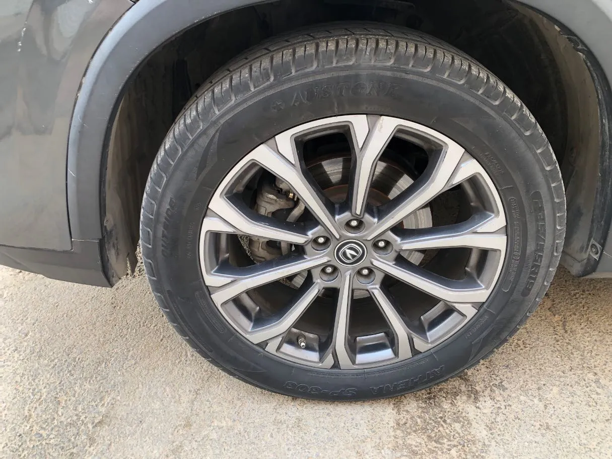 Car image 10