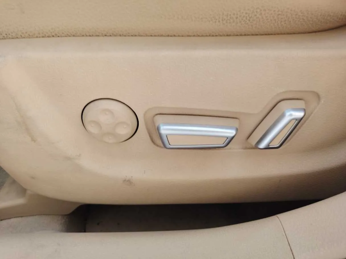 Car image 28