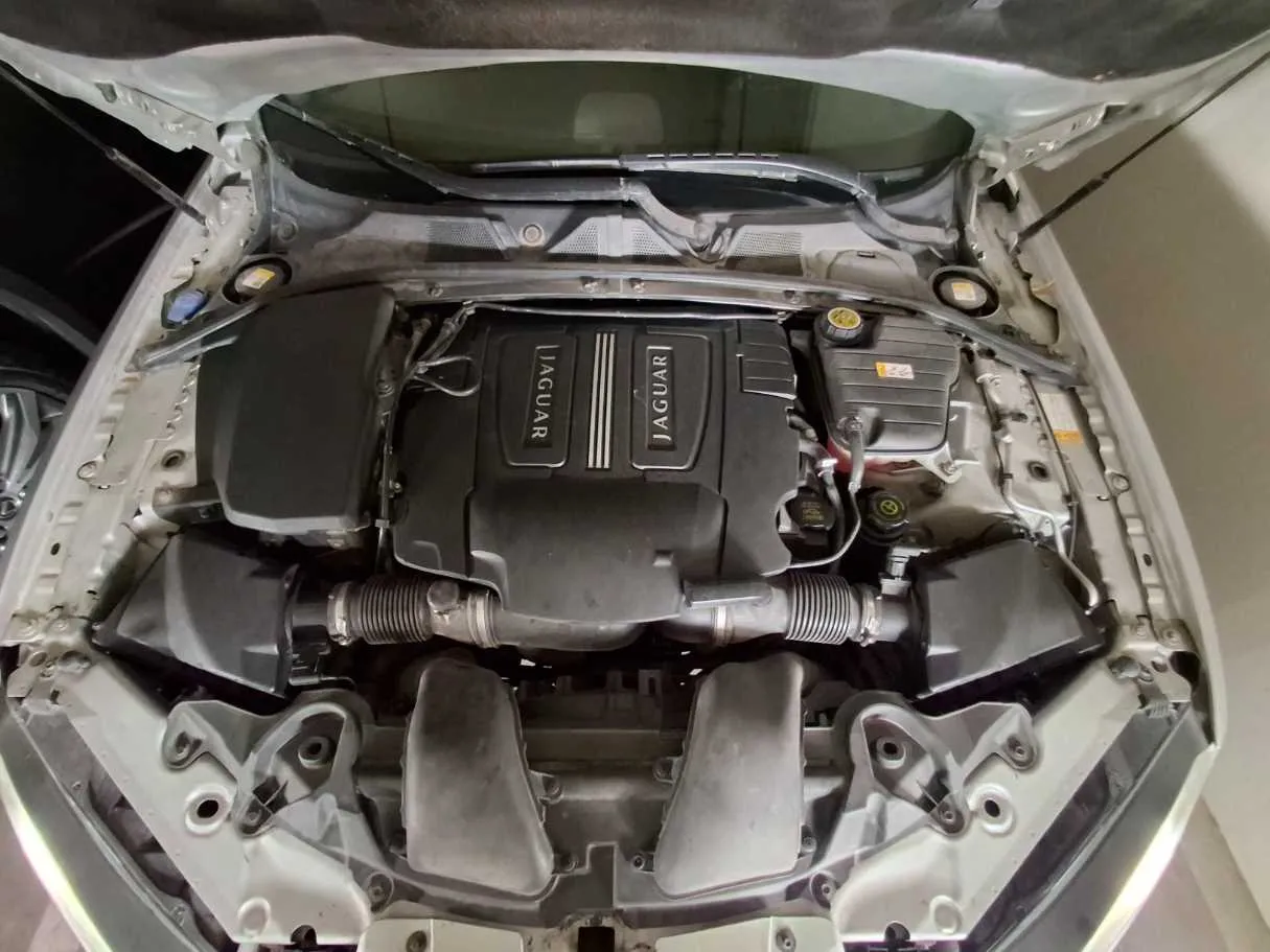 Car image 20
