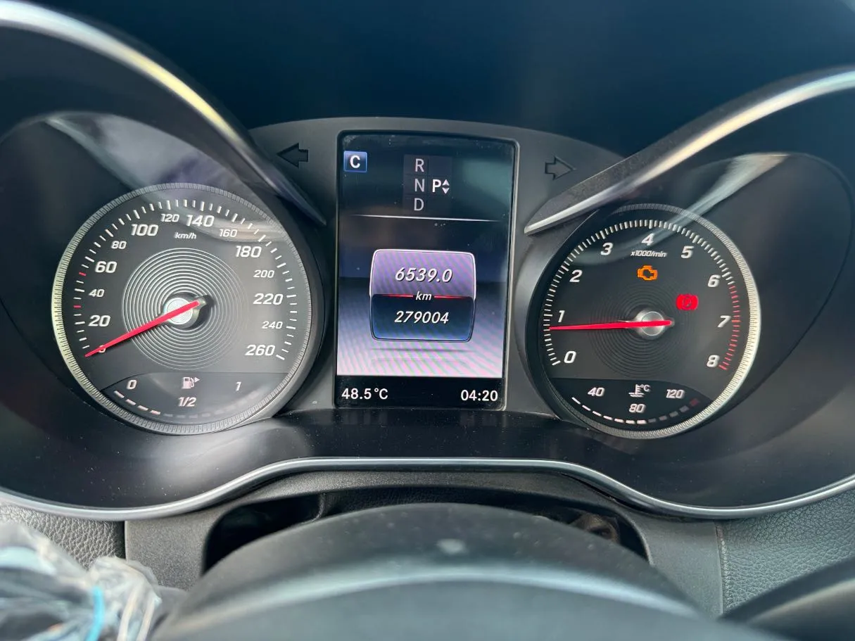 Car image 15