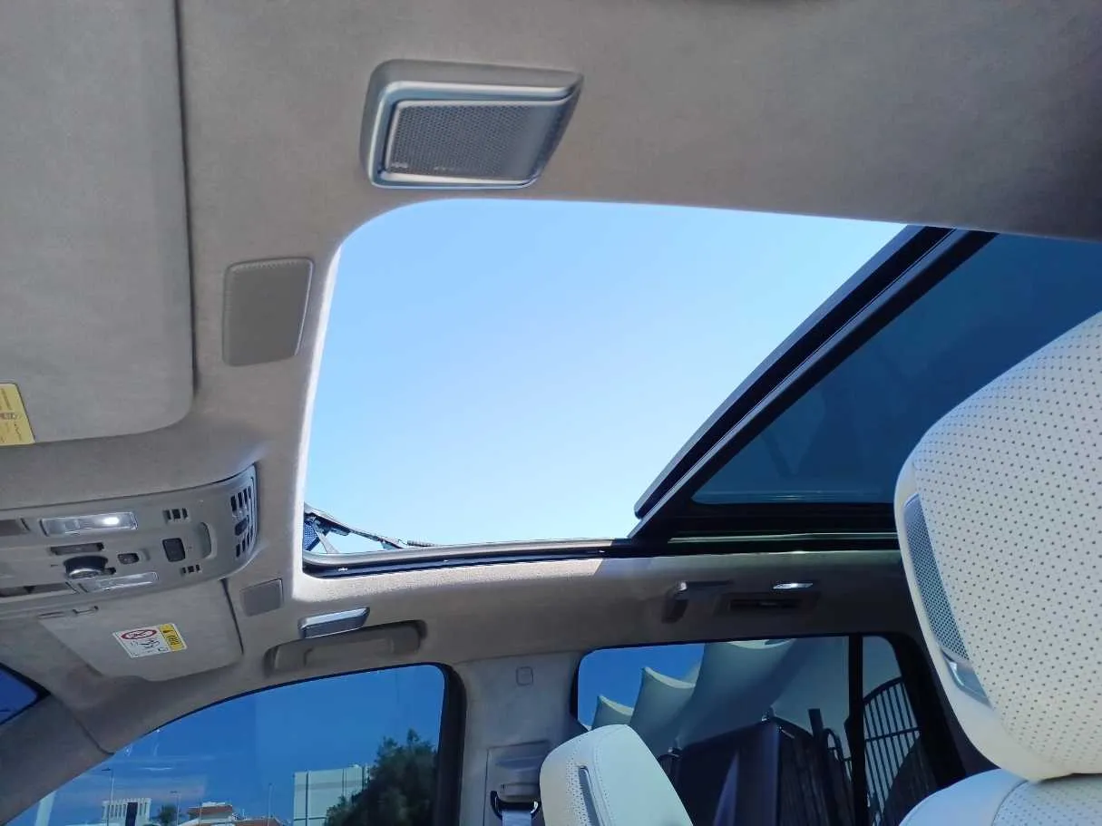 Car image 27