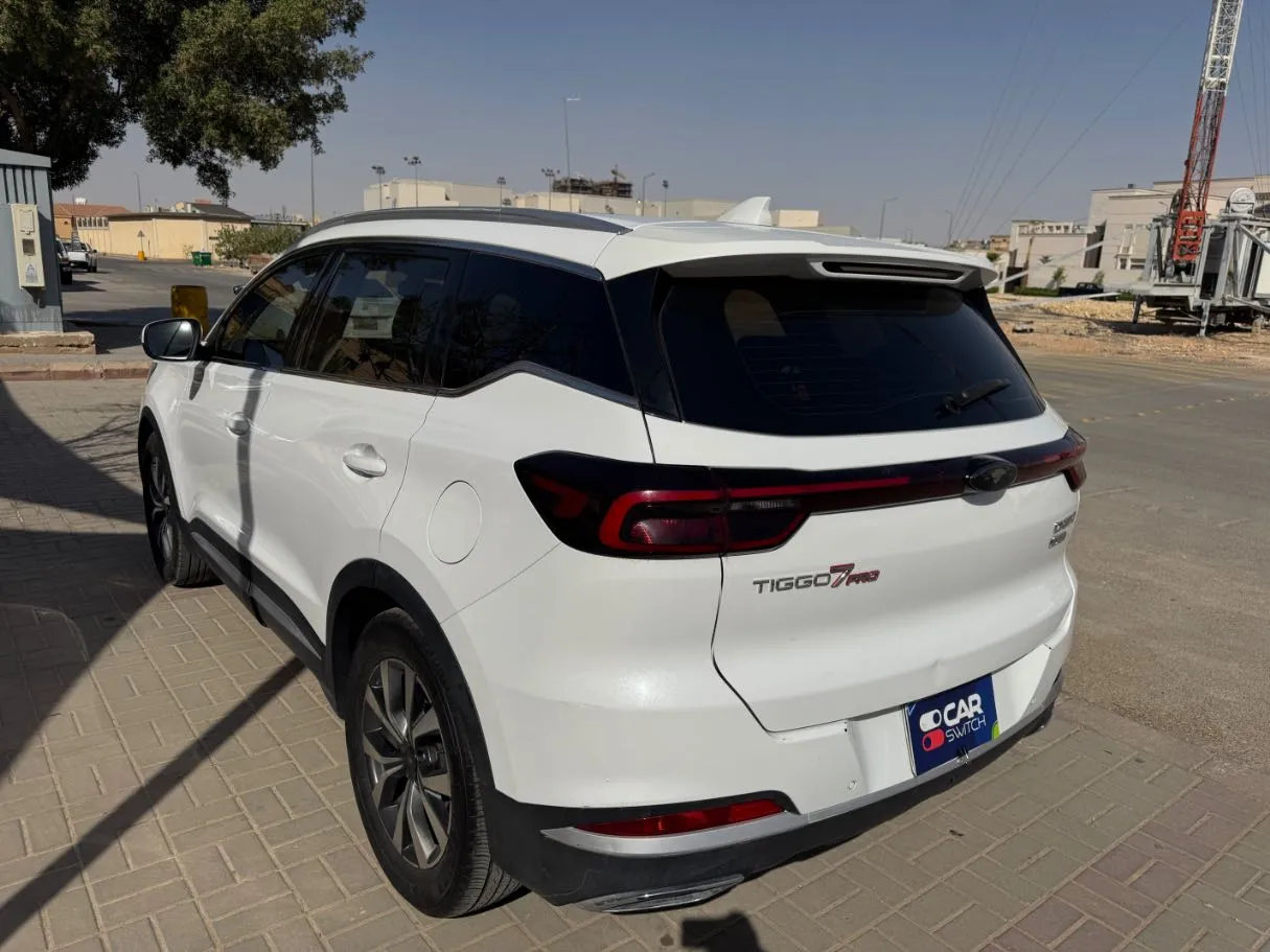 Car image 7