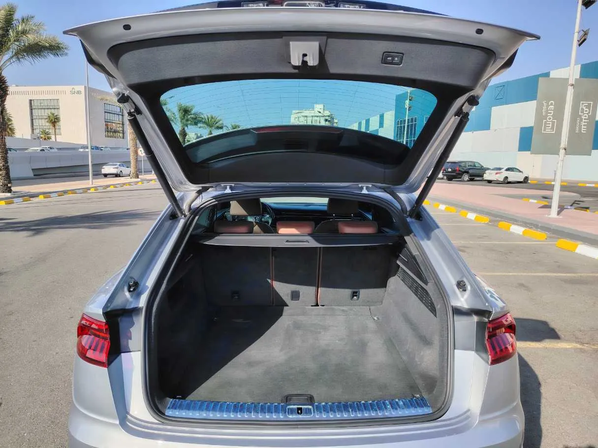 Car image 23