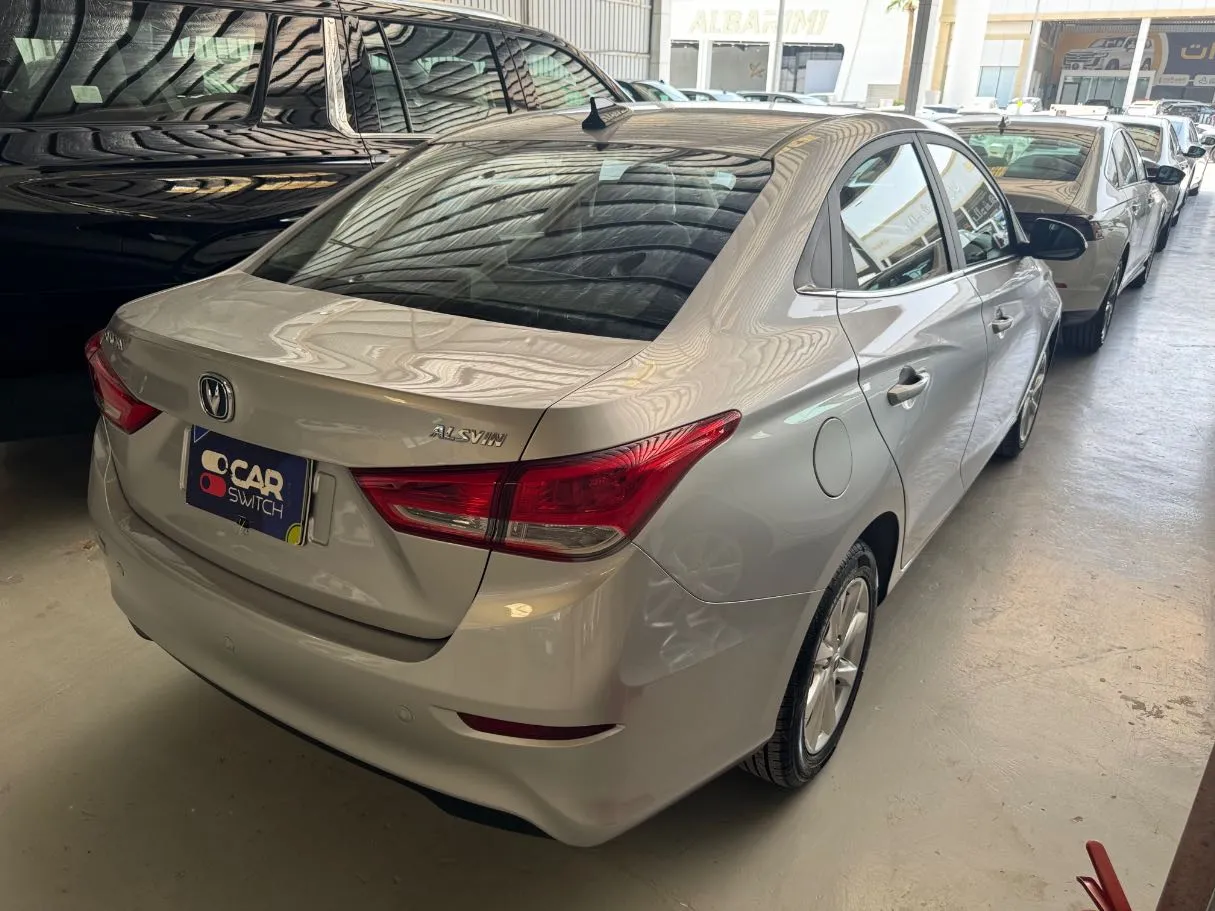 Car image 3