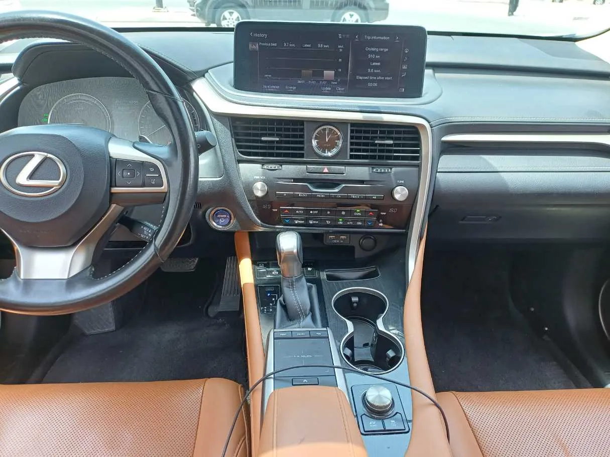 Car image 16