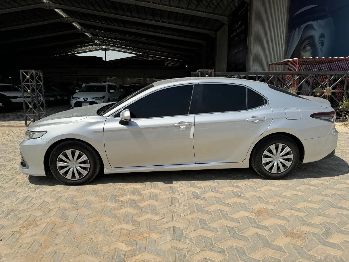 Car image 8