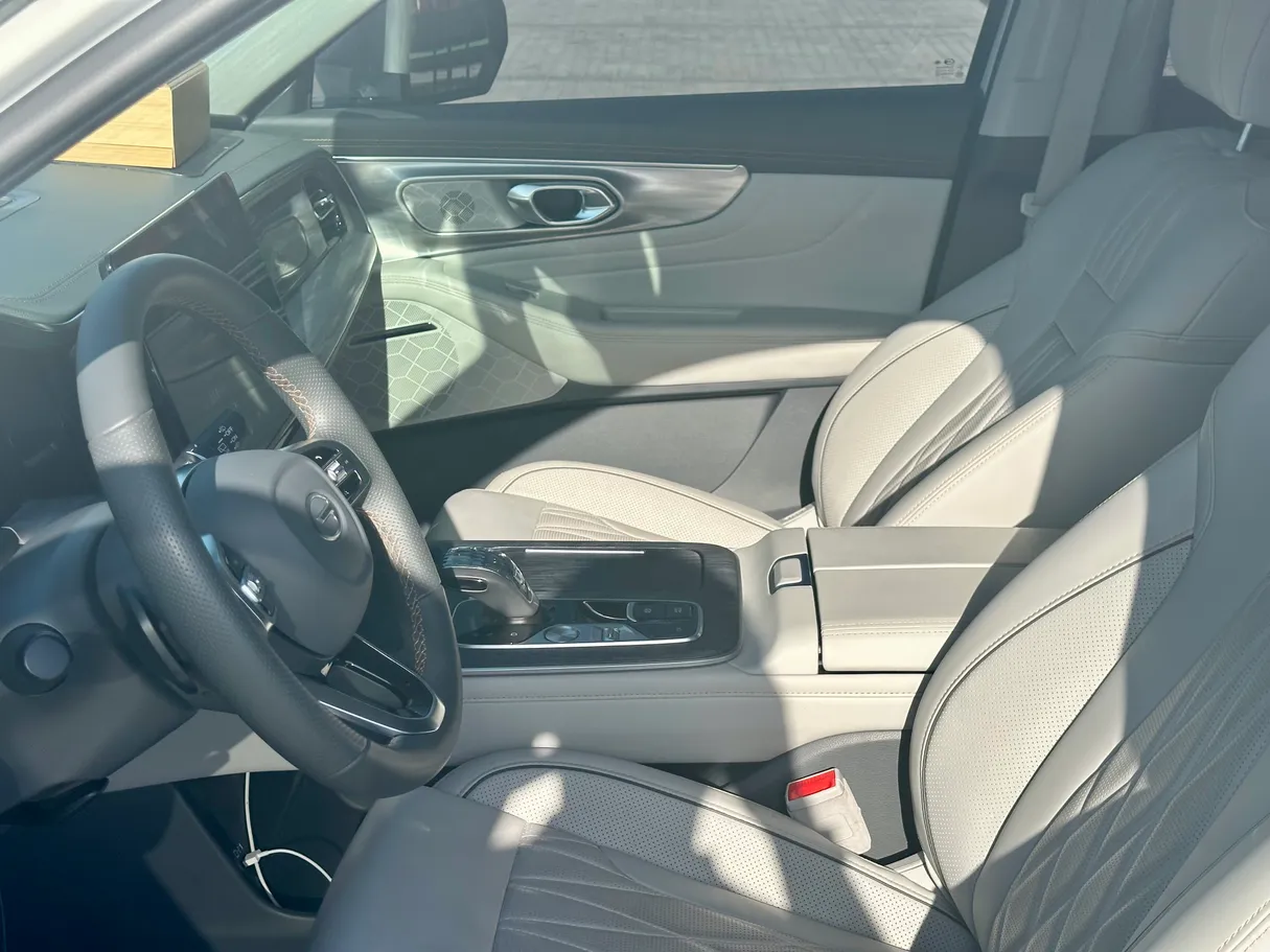 Car image 5