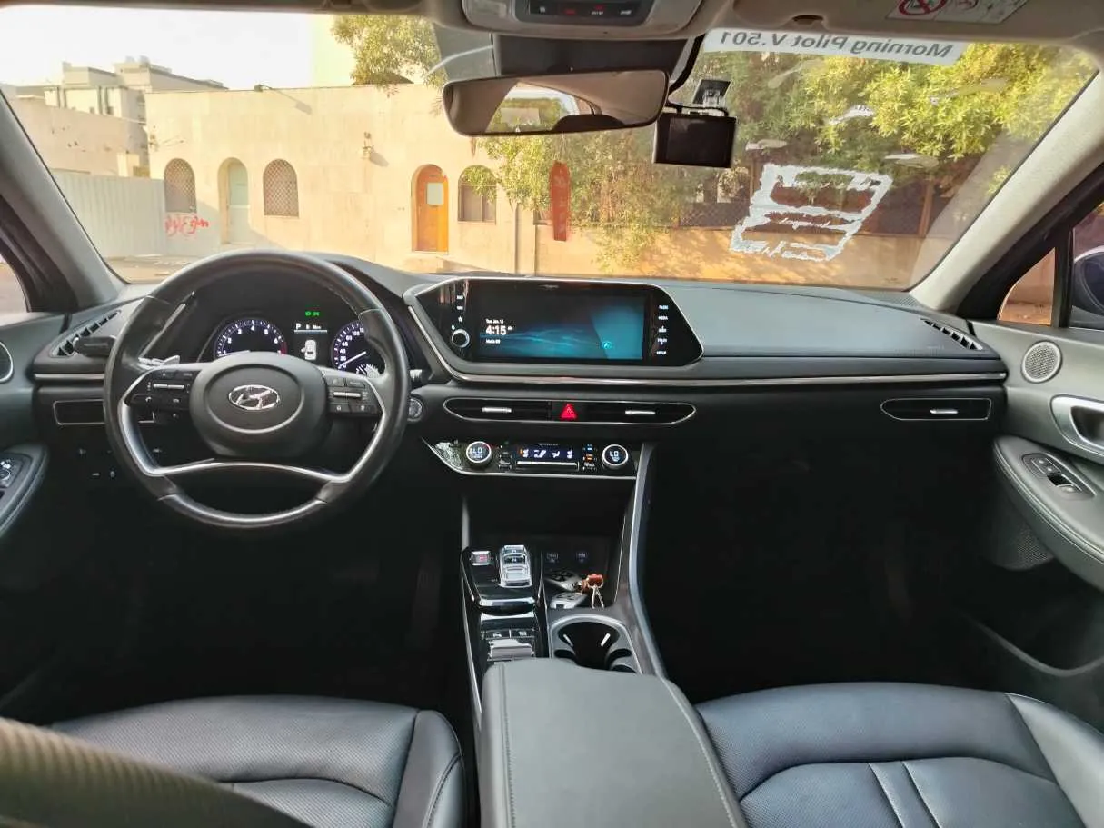 Car image 21