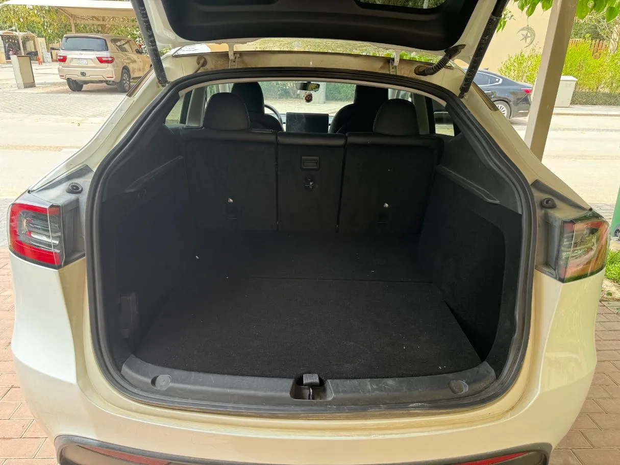 Car image 20