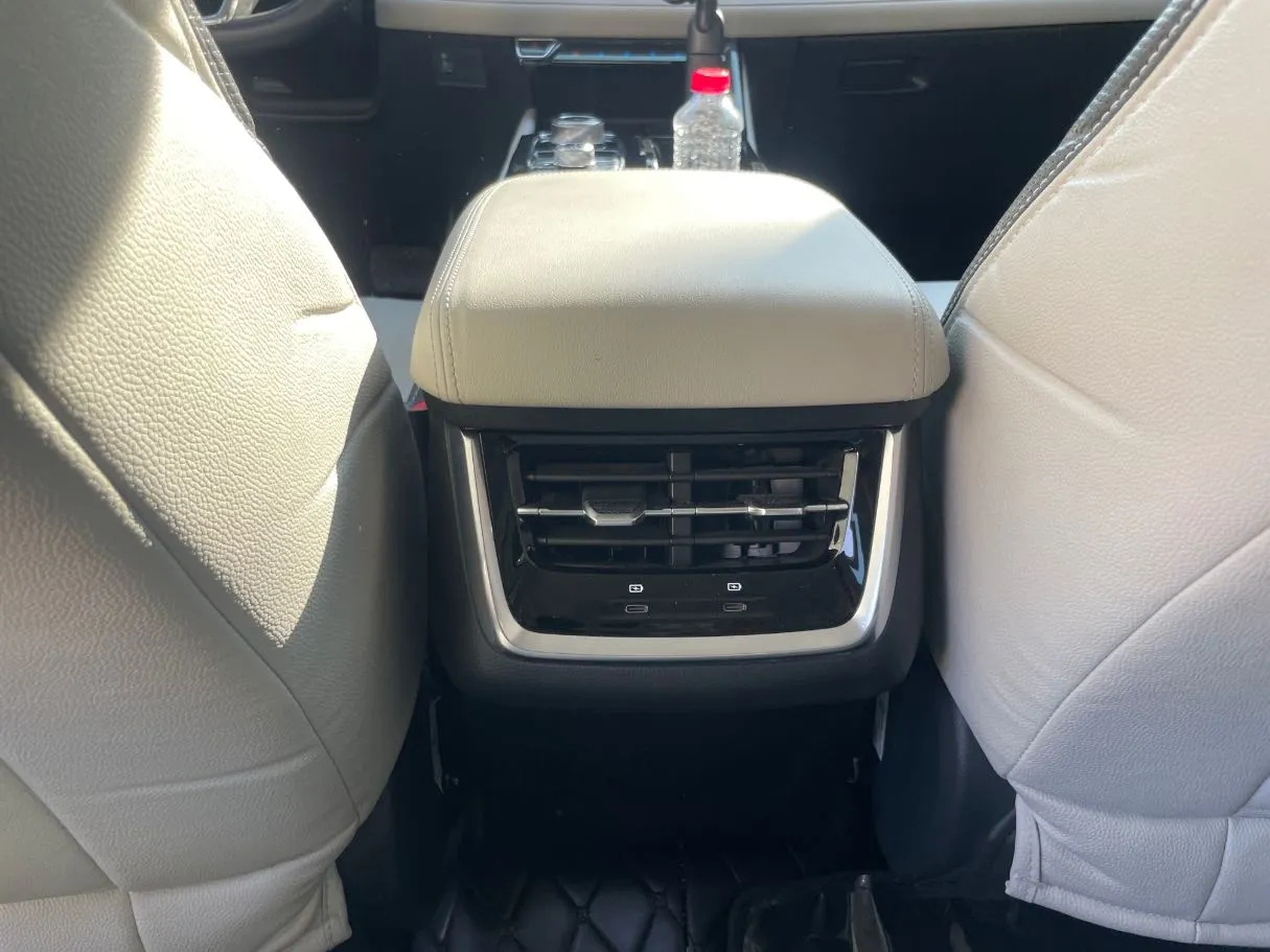 Car image 23