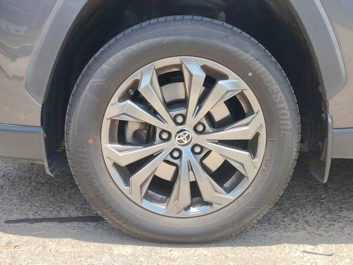 Car image 10