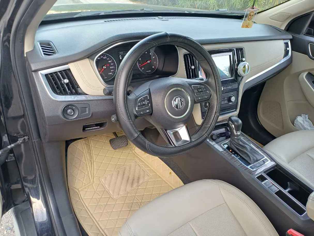 Car image 11