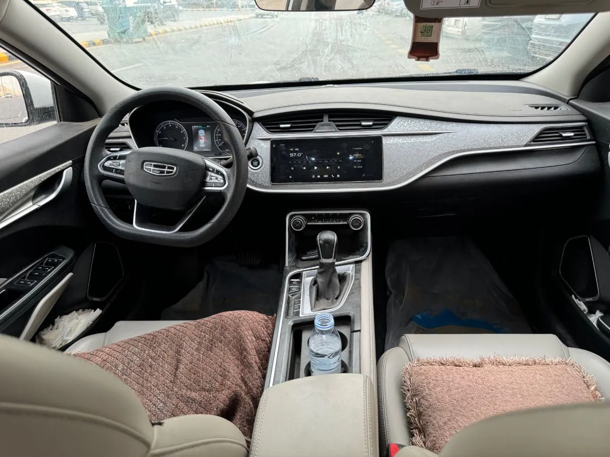Car image 13