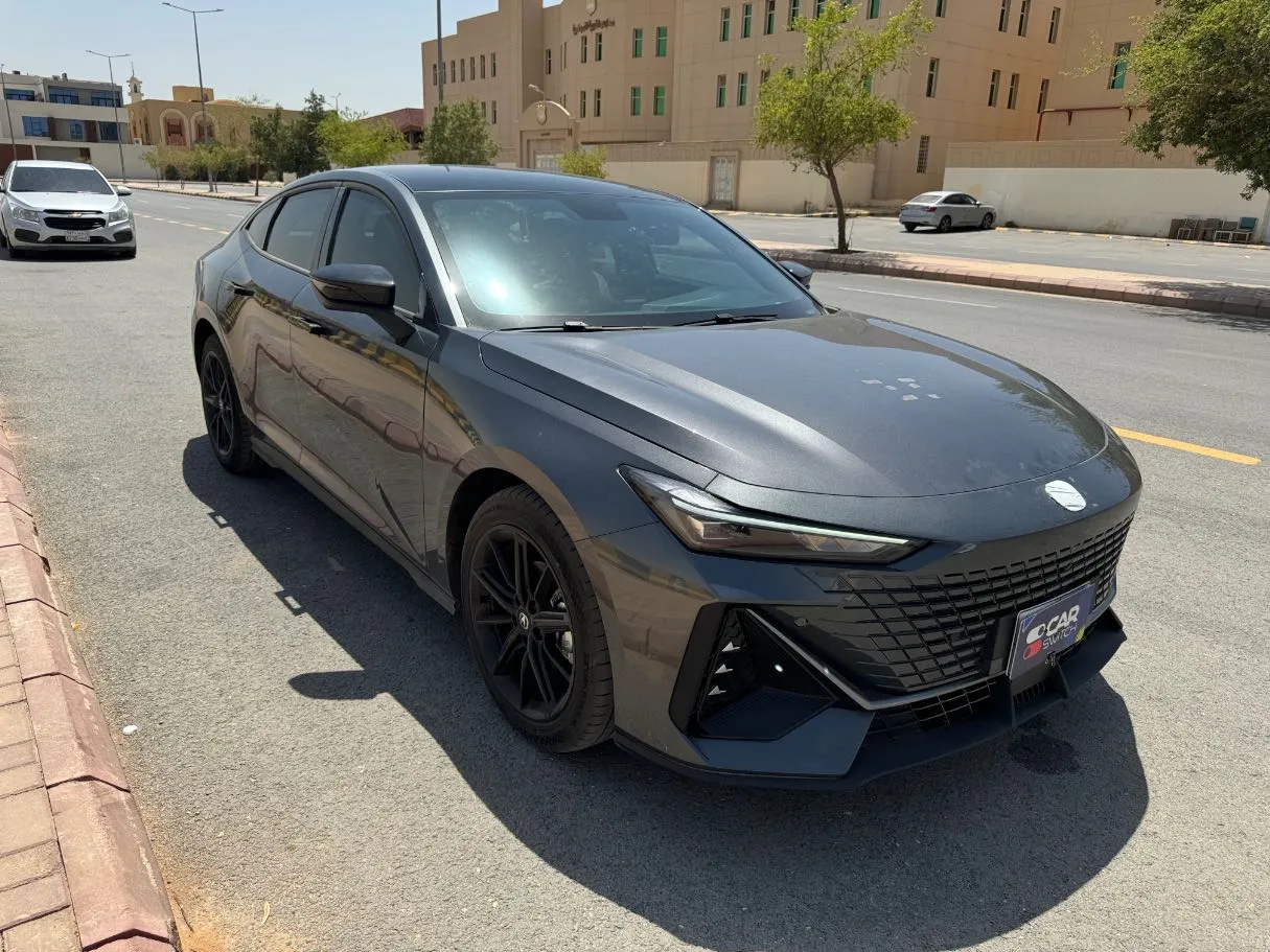 Car image 3