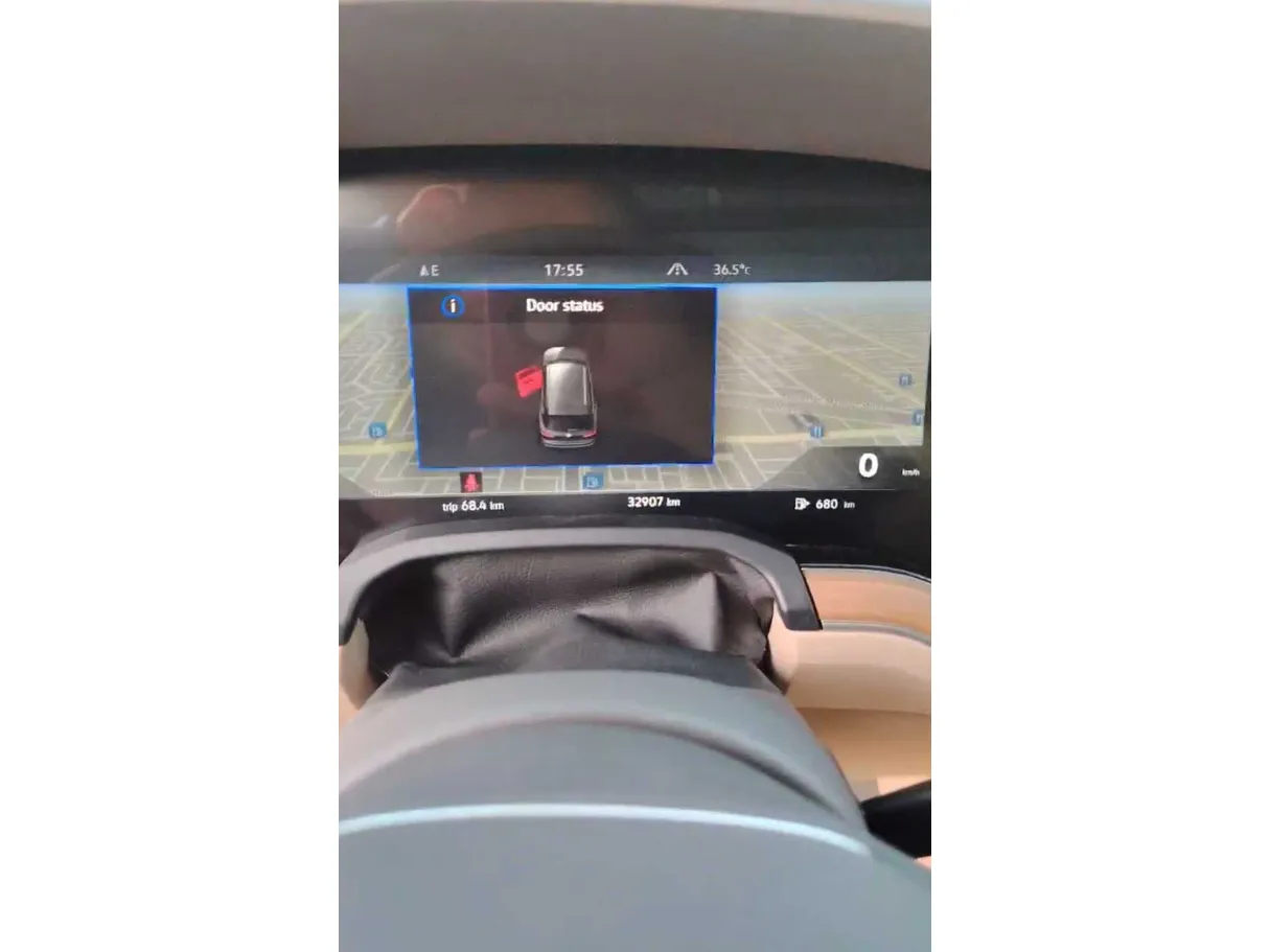 Car image 24