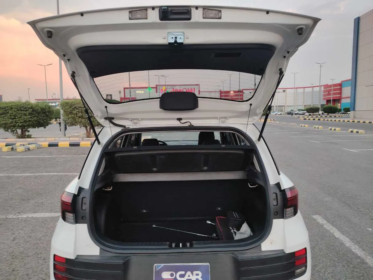 Car image 25