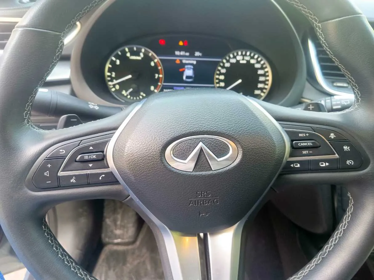 Car image 25