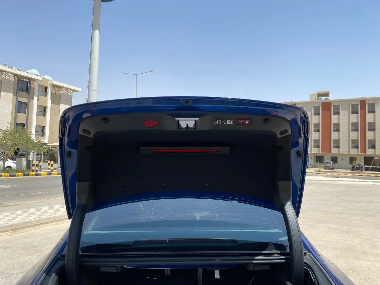 Car image 20