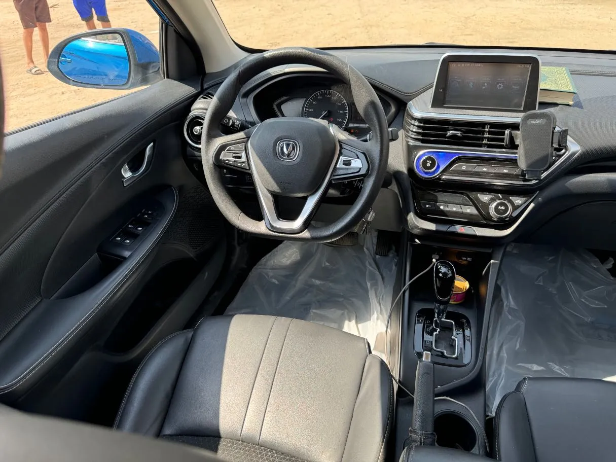 Car image 19