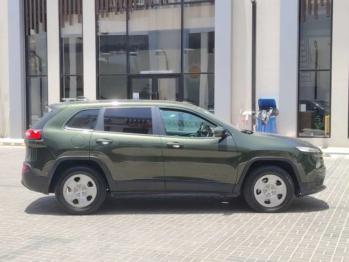 Car image 4