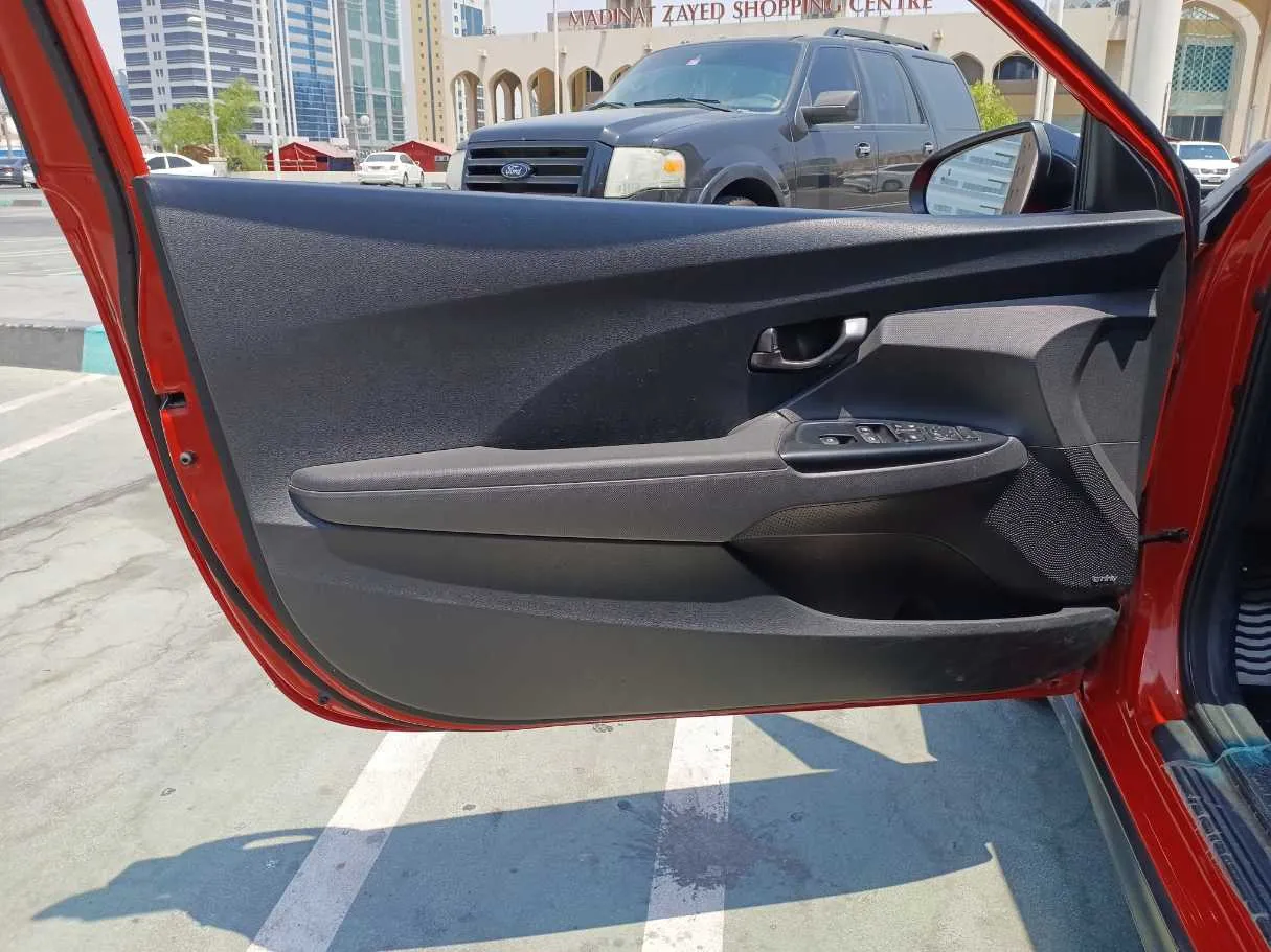 Car image 10